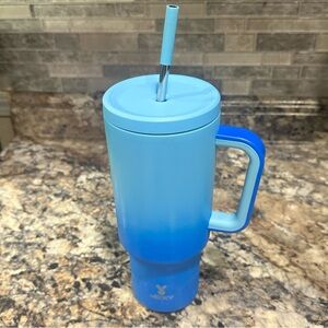Meoky Sky Tumbler 40oz Pre-Owmed with handle, lid and straw, leak-proof.